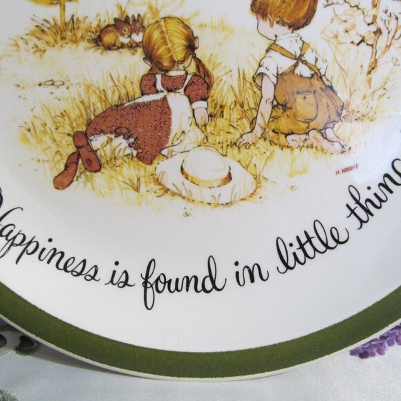 Holly Hobbie Collector's Edition Plate 1972 Happiness is Found in Little Things - Picture 4 of 7